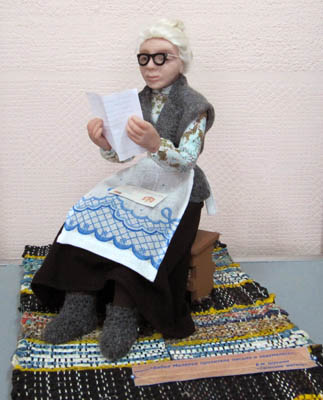 На Алтае открылась выставка авторской куклы, посвященная 85-летнему юбилею Василия Шукшина
