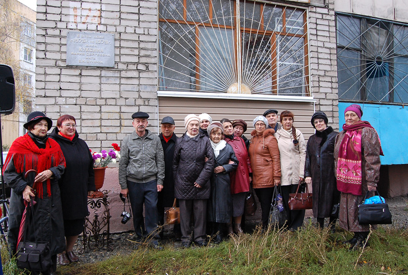 На Алтае открыли мемориальную доску в память о матери Шукшина