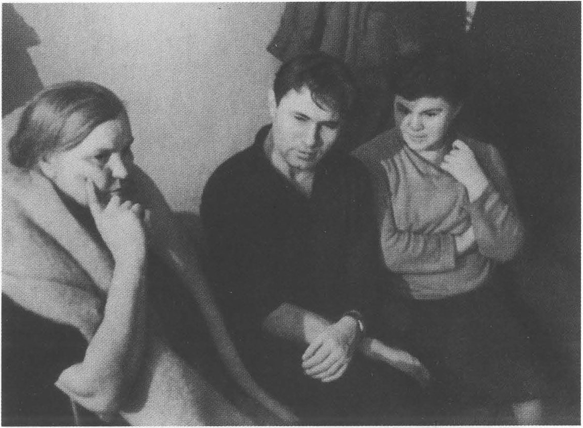 Сростки. Василий Шукшин с матерью и Ренитой Григорьевой. 1963 Сростки. Василий Шукшин с матерью и Ренитой Григорьевой. 1963