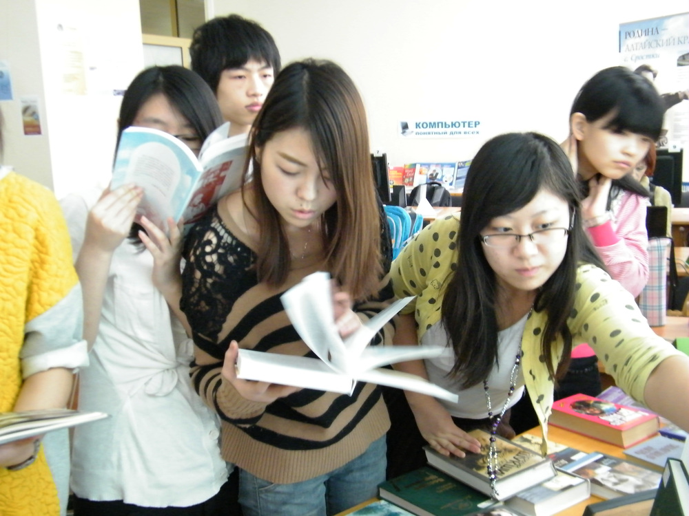 В Алтайском университете китайские студенты изучают Шукшина
